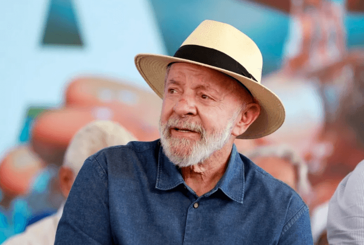 Tarifa zero no transporte público deve virar bandeira de Lula para reeleição, diz senador do PT