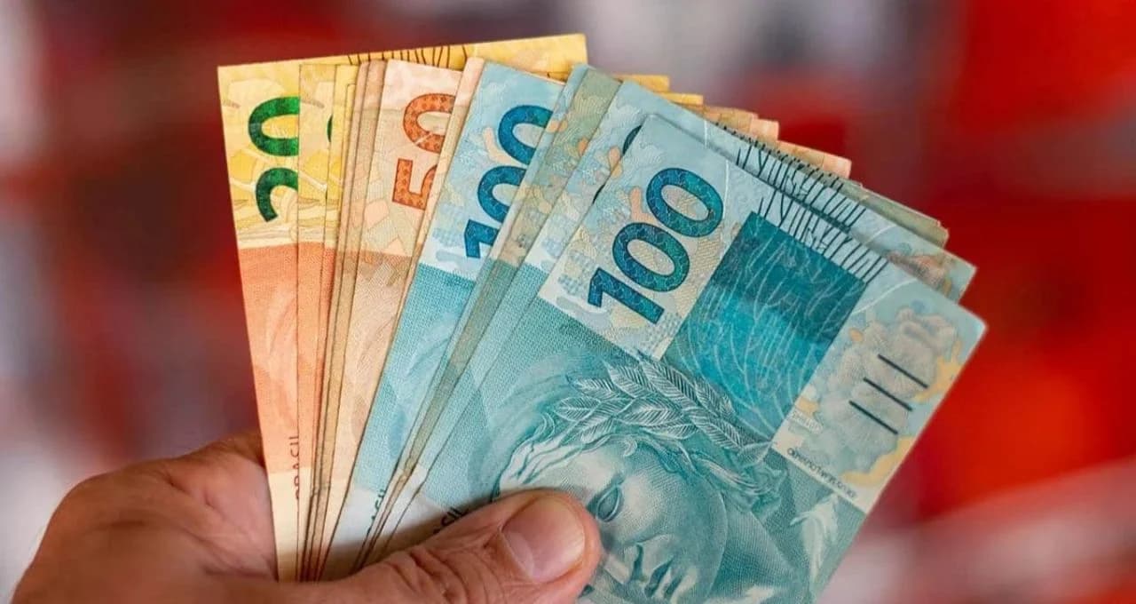 Salário mínimo de R$ 1.621 começa a ser pago nesta segunda (2)