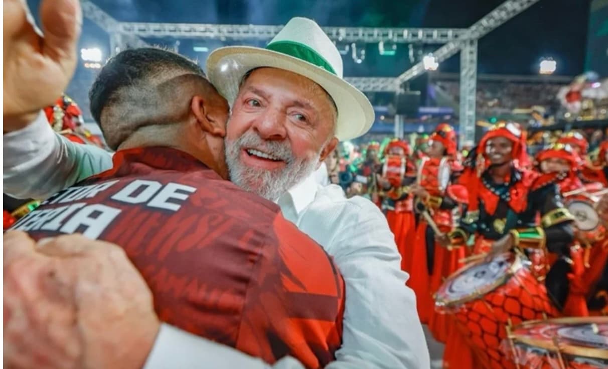 Lula se manifesta após noite de desfiles na Sapucaí: “Muita emoção”