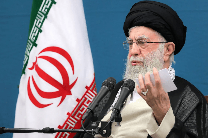 Israel diz que líder supremo do Irã, Ali Khamenei, foi morto em ataque aéreo