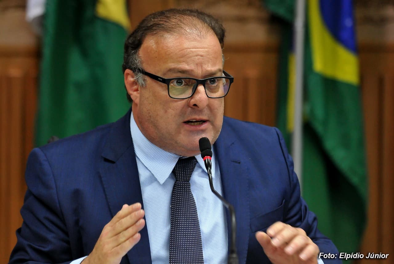 Após hospitalização, prefeito Paulinho Freire está em casa e cancela agenda desta quinta (19)