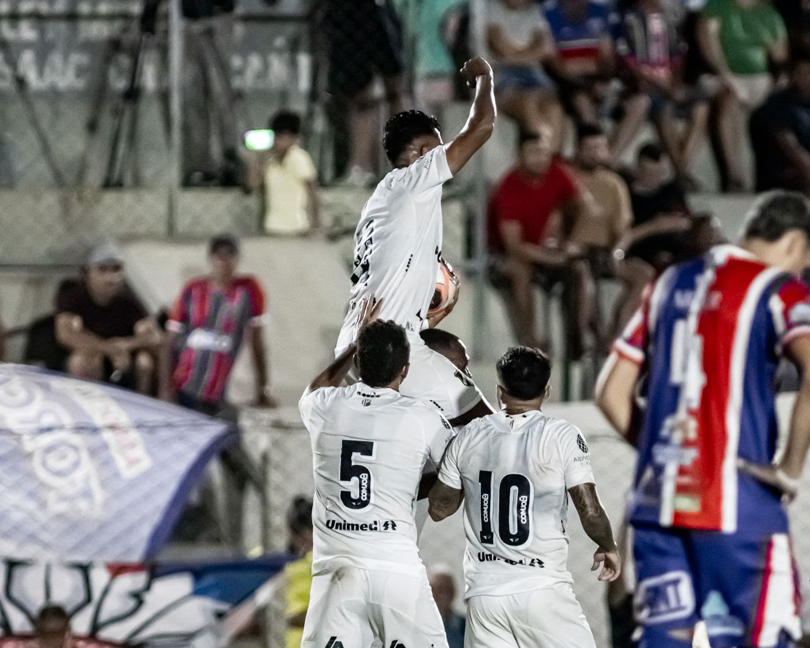 Gol 100 de Wallyson coroa virada épica do ABC e amplia liderança no Campeonato Estadual