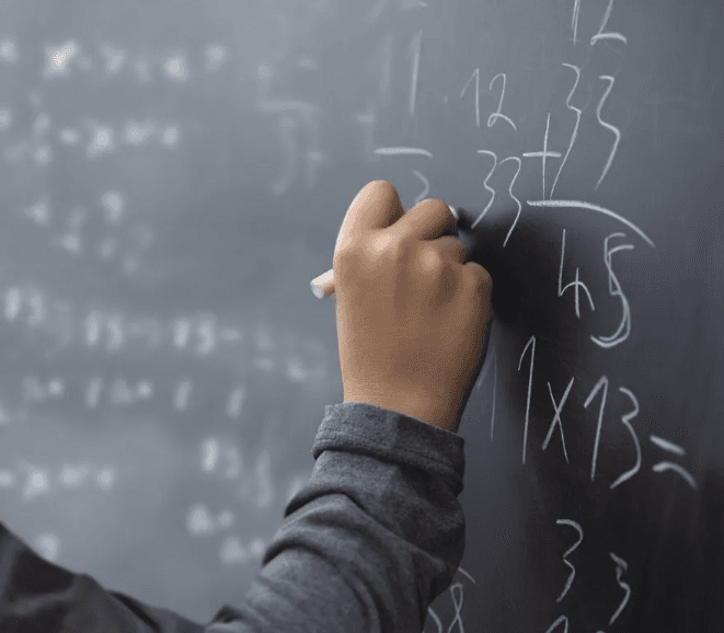 Aprendizado em matemática no Brasil cai para 21,4% entre jovens do ensino médio
