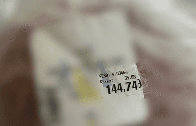 Funcionário e cliente de supermercado em Mossoró são presos por adulterar preços de produtos