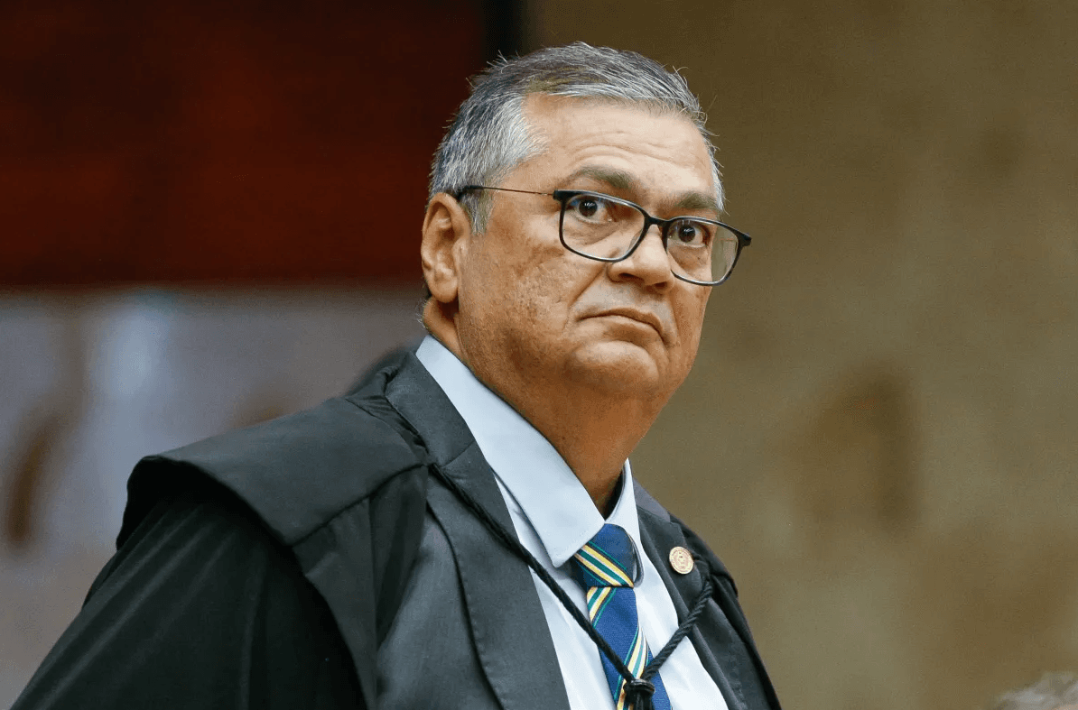 Decisão de Dino em favor de amiga de Lulinha provoca efeito cascata e pressiona CPMI