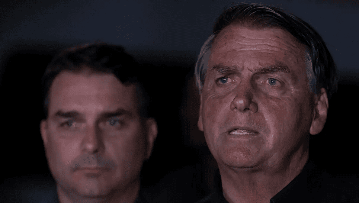 Bolsonaro tem piora na saúde, segue na UTI e apresenta sobrecarga nos rins, diz Flávio