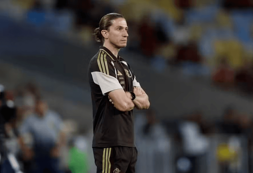 Flamengo demite Filipe Luís horas após goleada de 8 a 0 e classificação pra final