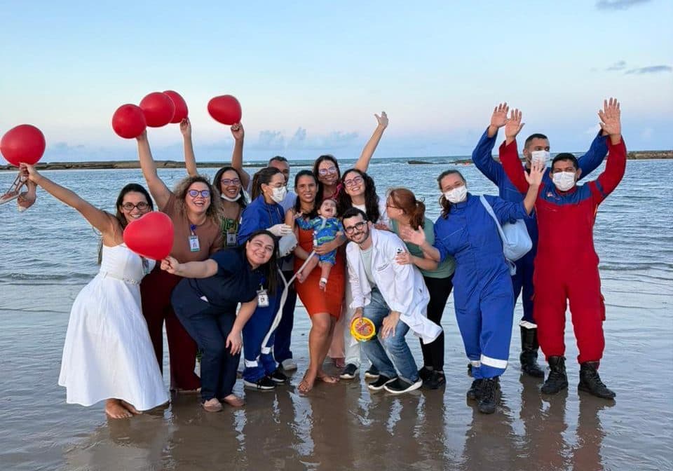 “EMOÇÃO”: Criança internada desde o nascimento realiza sonho de ir à praia em Natal