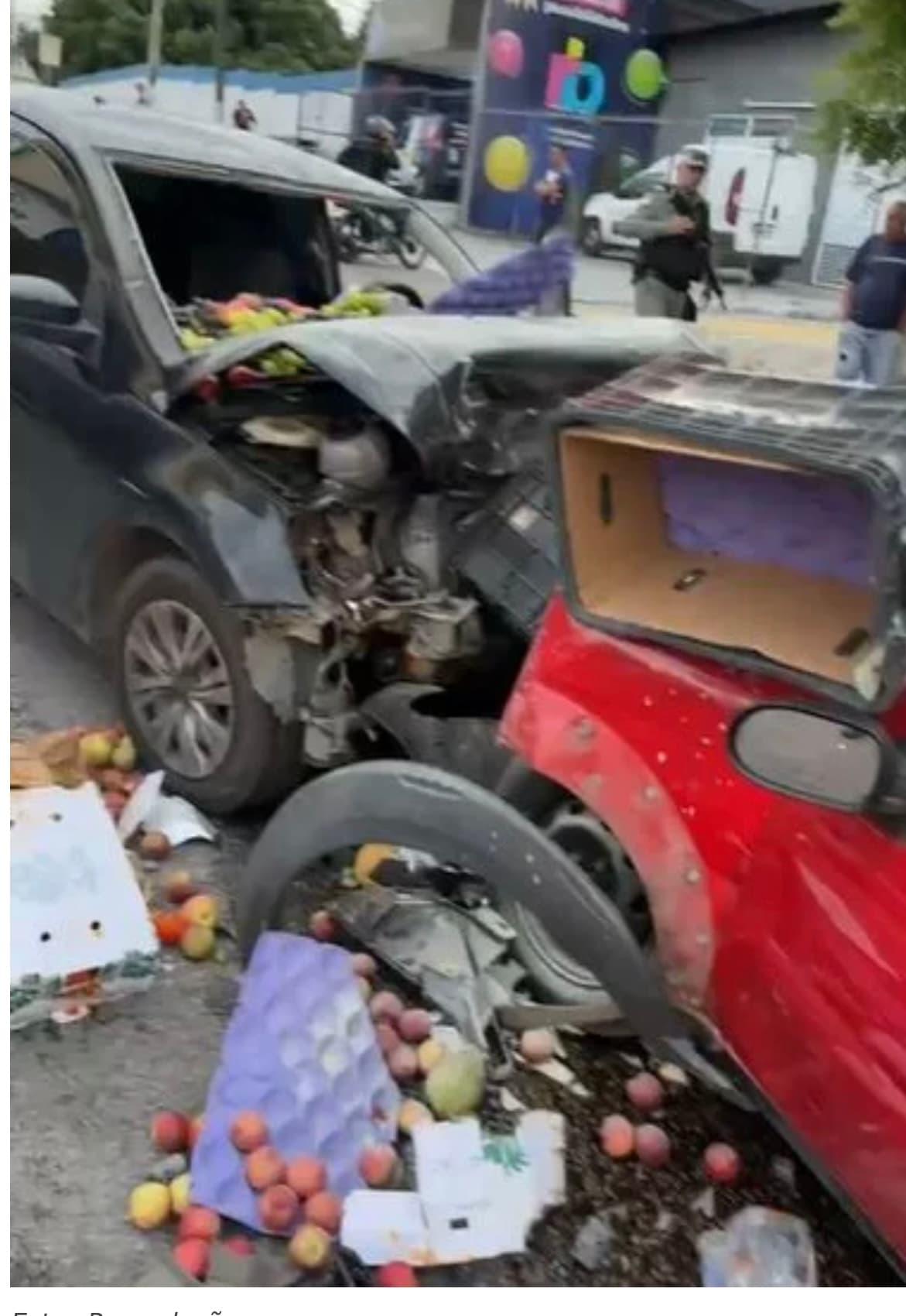 Colisão frontal grave deixa uma pessoa morta e interdita avenida na zona Oeste de Natal