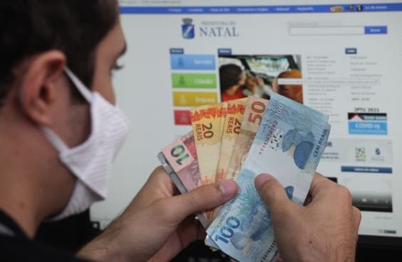 Prefeitura de Natal paga folha de março e injeta mais de R$ 92 milhões na economia da capital
