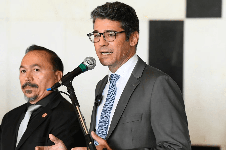 Salário de R$ 46,3 mil é insuportável, diz presidente de sindicato de servidores