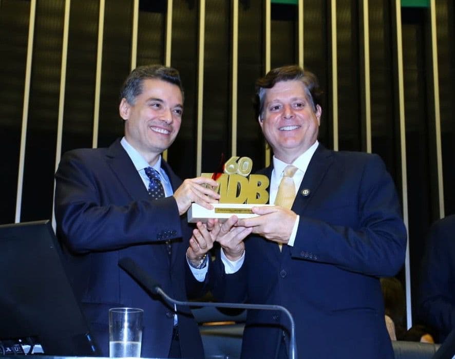 Walter Alves participa de Sessão Solene pelos 60 anos do MDB e é homenageado na Câmara dos Deputados