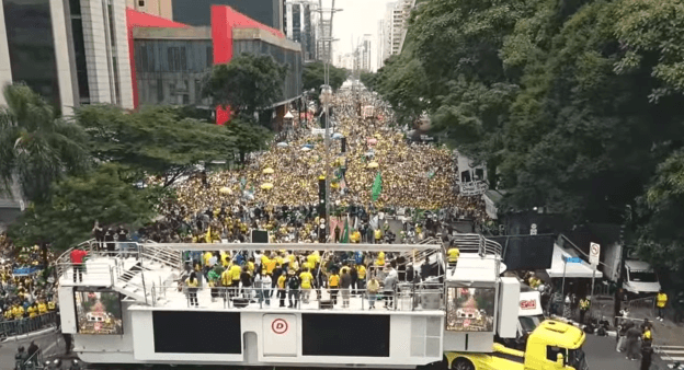 Manifestação ‘Acorda, Brasil' começa em SP; ato reúne lideranças da direita