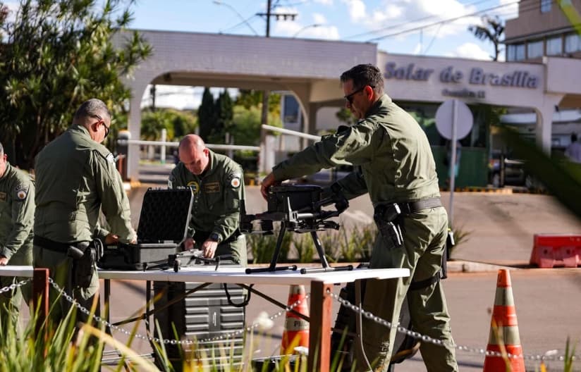 PM do Distrito Federal intensifica monitoramento na casa de Bolsonaro com tecnologia anti-drone
