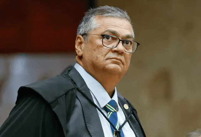 Dino acaba com aposentadoria compulsória como maior punição a juízes; pena será perda de cargo