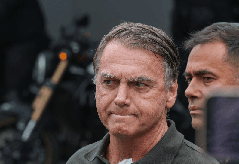 Moraes volta a negar prisão domiciliar humanitária para Jair Bolsonaro