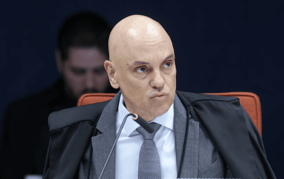 Moraes nega pedido da defesa de Bolsonaro para ‘livre acesso' de filhos à casa do ex-presidente durante prisão domiciliar