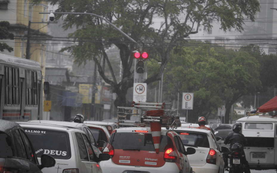 Novo sistema de semáforos inteligentes promete dar mais fluidez ao trânsito de Natal em 197 cruzamentos