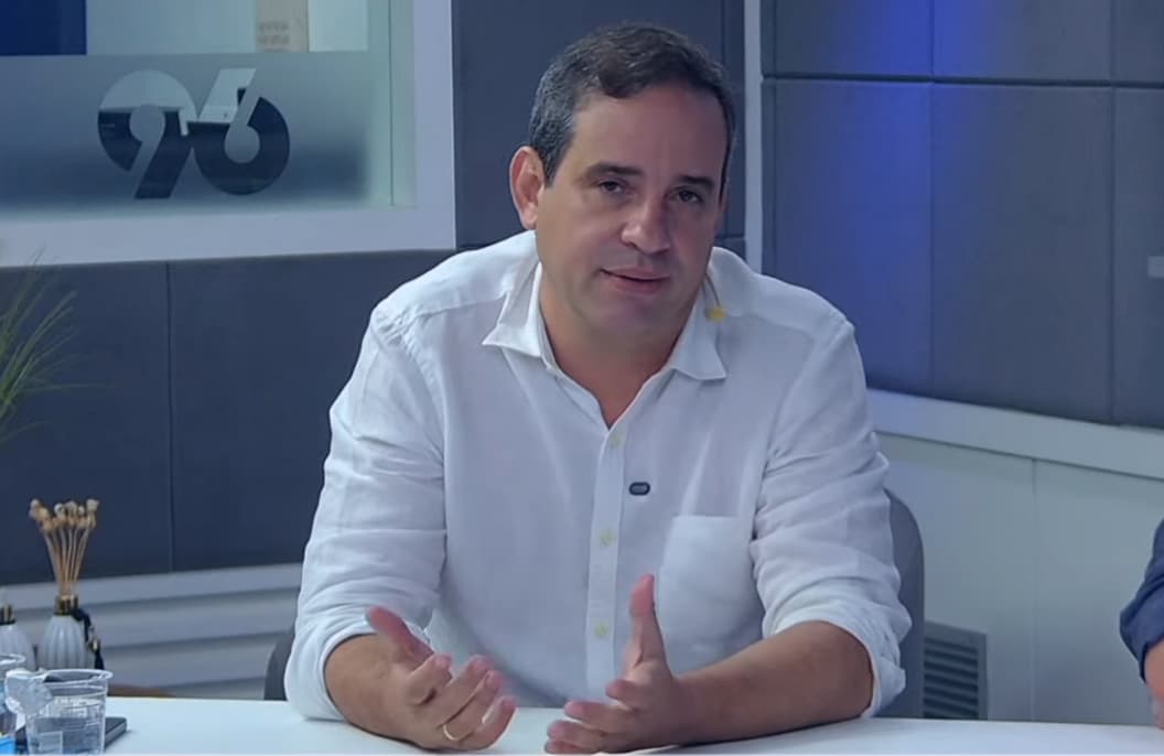 Cadu nega exoneração e diz que segue no cargo de secretário da Fazenda