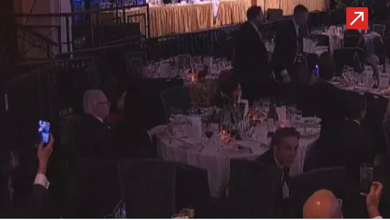 Convidado continuou a comer durante ataque a tiros em jantar de Trump