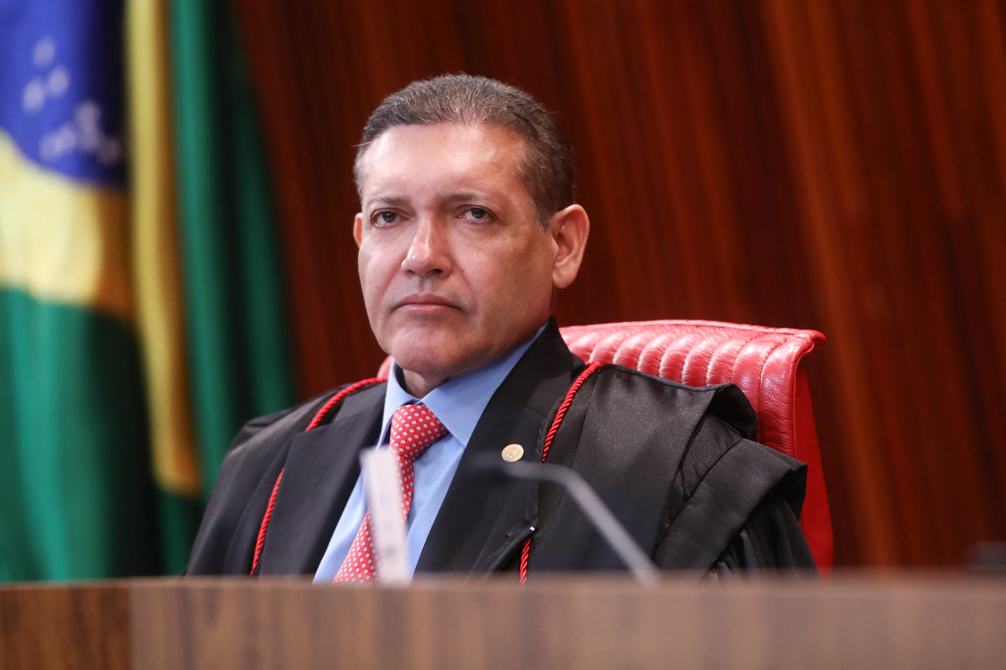 Presidente do TSE diz que uso de IA em campanha é permitido e faz ressalva sobre ataques a adversários