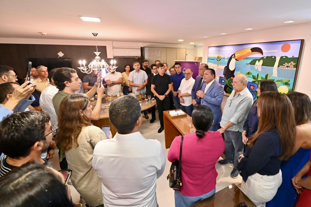 Deputados Taveira Jr. e Cristiane Dantas além de vários pré-candidatos assinam ficha do PSDB