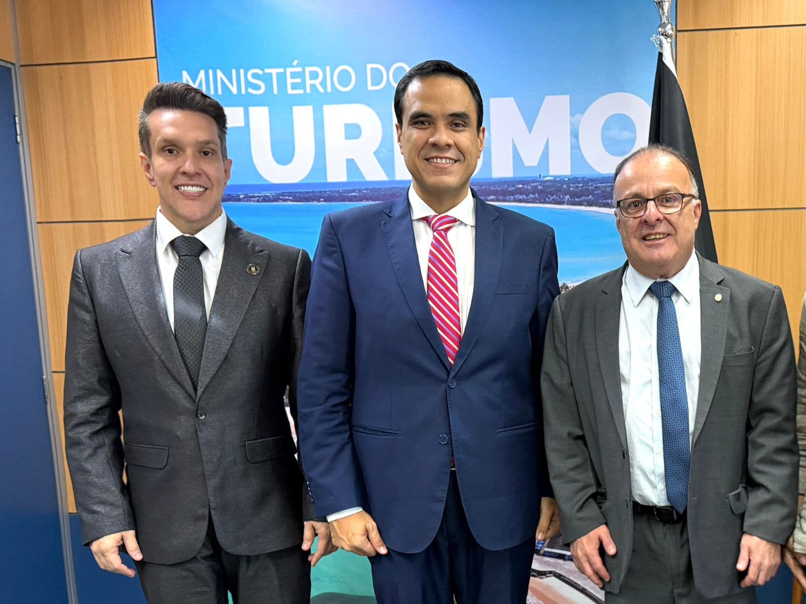 Prefeito Paulinho Freire e presidente da Câmara Eriko Jácome se reúnem com o novo ministro do Turismo e articulam avanços para o setor em Natal