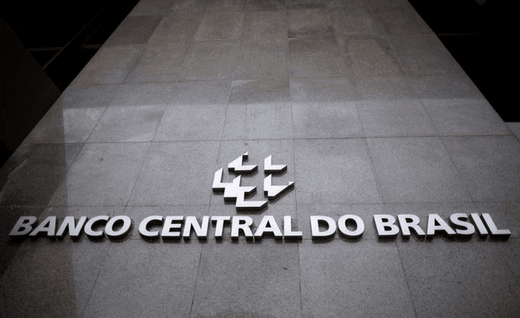 Banco Central alerta para superendividamento e cita “problema crescente”; relatório mostra quase 130 milhões de pessoas com algum tipo de débito bancário
