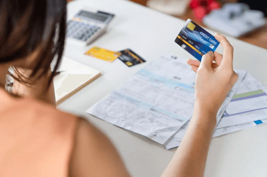 Endividamento das famílias sobe para 49,9% e bate recorde, aponta Banco Central