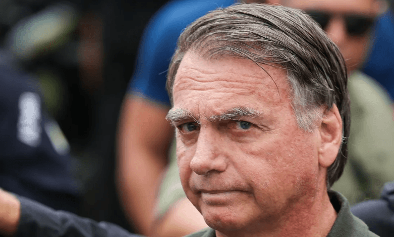 Moraes dá 5 dias para PGR se manifestar sobre pedido da defesa de Bolsonaro para realização de cirurgia no ombro