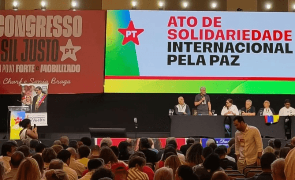 Congresso do PT tem banner que defende volta de Maduro