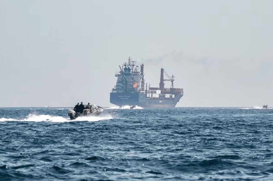 Irã libera passagem de navios comerciais pelo Estreito de Ormuz durante o período do cessar-fogo no Líbano