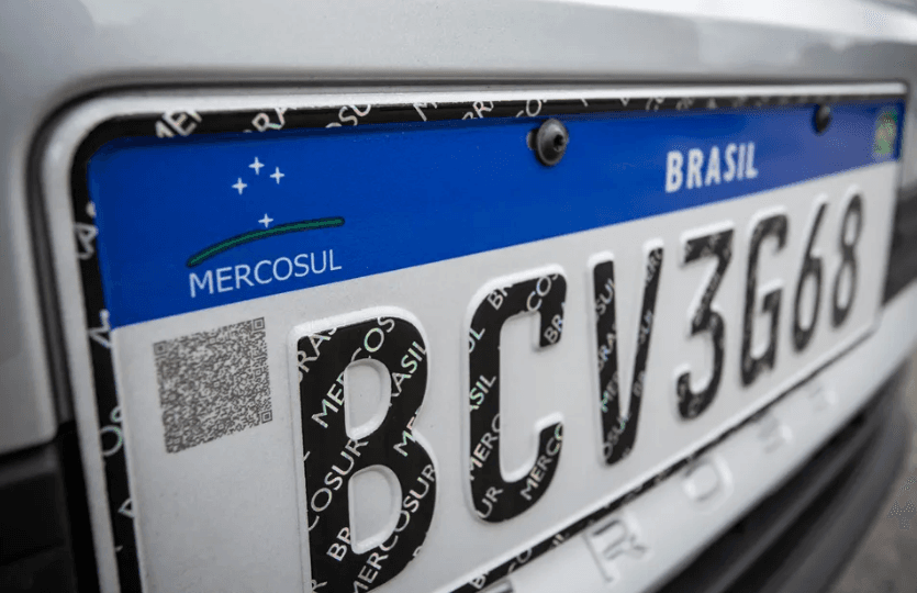 Entenda o projeto de lei que pode mudar, de novo, placas de veículos no Brasil