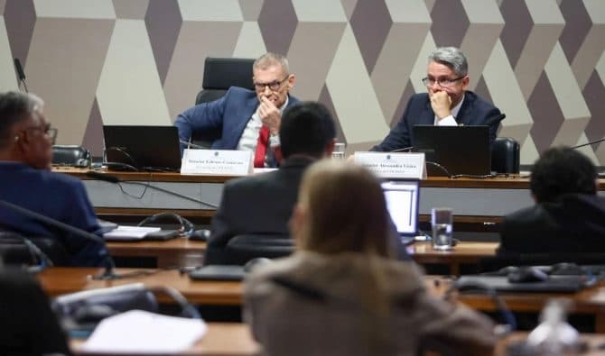 CPI rejeita relatório que pedia indiciamento de ministros do STF e do PGR