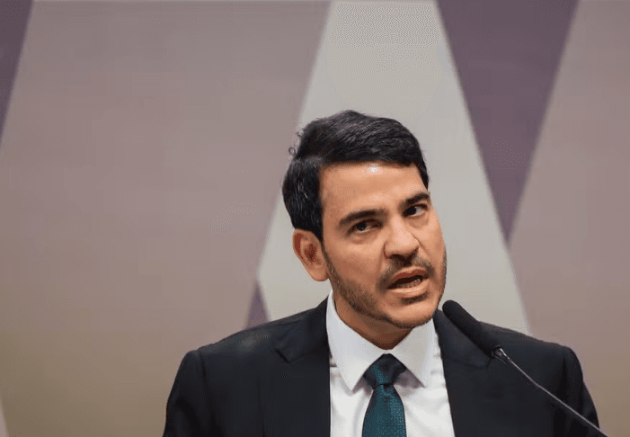 SABATINA: ‘Ninguém pode ser investigado a vida toda', diz Messias sobre inquérito das fake news
