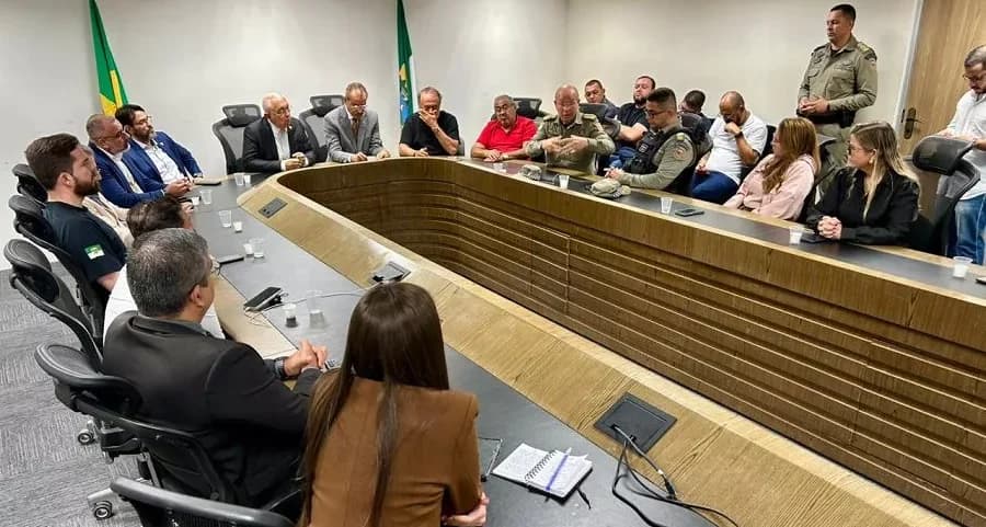 Após ataques com ônibus queimados, governo reforça policiamento em Natal e garante transporte