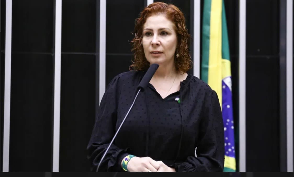 Moraes manda governo brasileiro adotar medidas para extraditar Zambelli