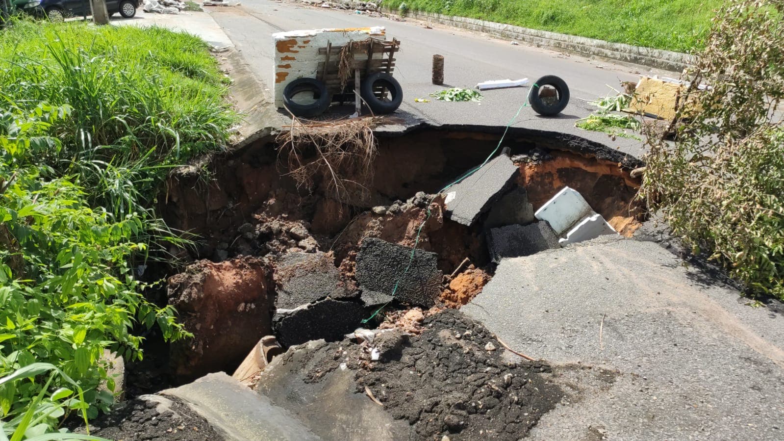 ALERTA NA BR-226: Cratera gigante abre na pista e força interdição parcial no sentido Natal-Macaíba