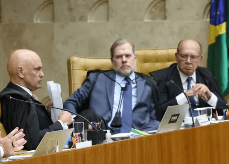 PESQUISA FUTURA/APEX: 57% dos brasileiros são favoráveis a impeachment de ministro do STF