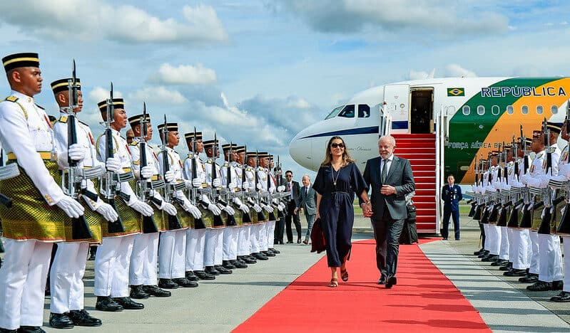 Governo Lula teria “torrado” quase R$ 500 milhões com viagens em 2026, segundo colunista