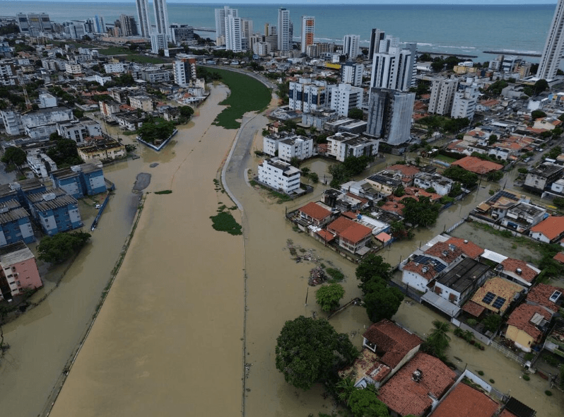 Chuvas em Pernambuco: mais de 2 mil pessoas estão fora de casa; cinco mortes foram confirmadas