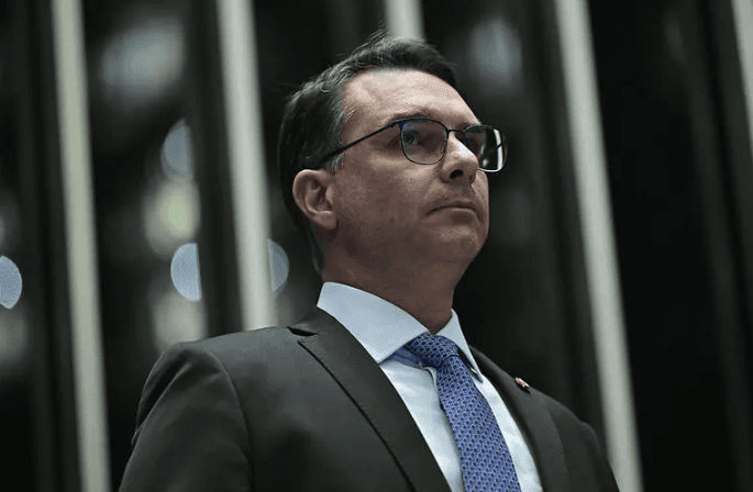 Quase 90% dos eleitores de Flávio Bolsonaro apoiam candidatura após o caso ‘Dark Horse’, revela Datafolha