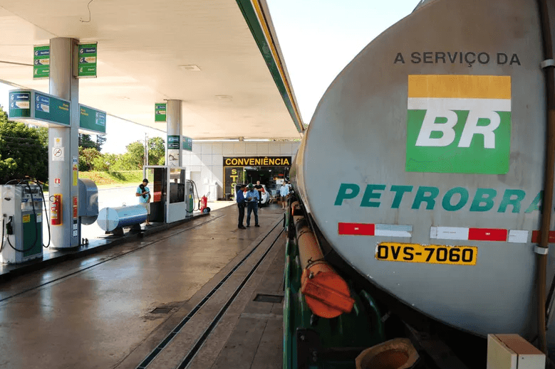 Petrobras aumenta preço da gasolina em R$ 0,48 por litro a distribuidoras