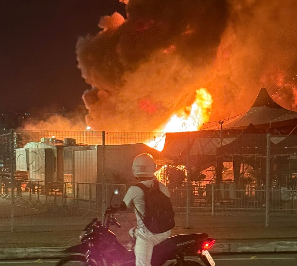 Arena das Dunas diz que incêndio no Circo do Tirulipa não deixou feridos