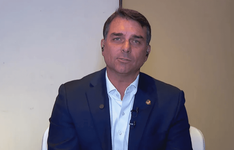 Flávio diz ter negado inicialmente negociações com Vorcaro para financiamento de filme sobre Bolsonaro por temer "perseguição" e saber que adversários "jogariam sujo"