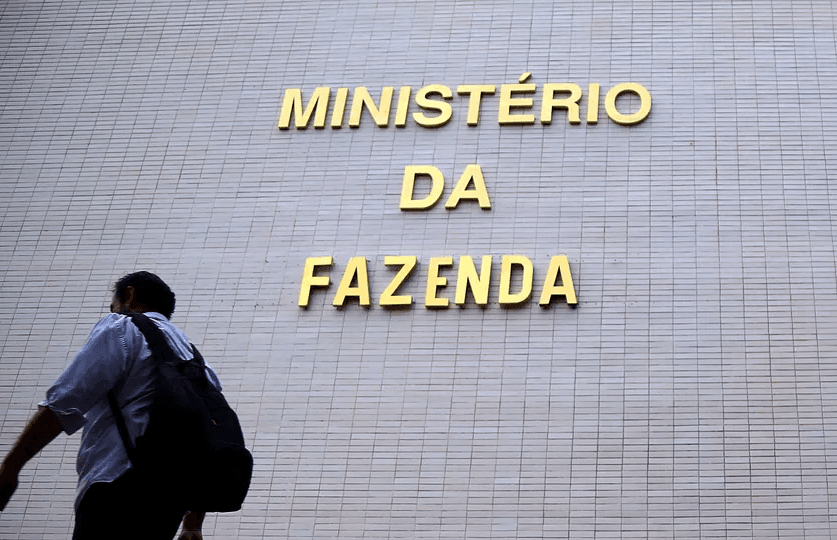 Governo Lula admite inflação no teto da meta em 2026 e mantém previsão de crescimento de 2,3% do PIB