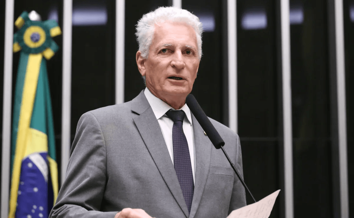 Deputado do PT terá de indenizar Bolsonaro em R$ 20 mil por foto com IA