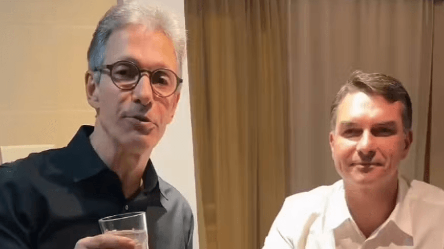 Flávio Bolsonaro diz que Zema se precipitou e que chapa com ele ‘fica inviável'