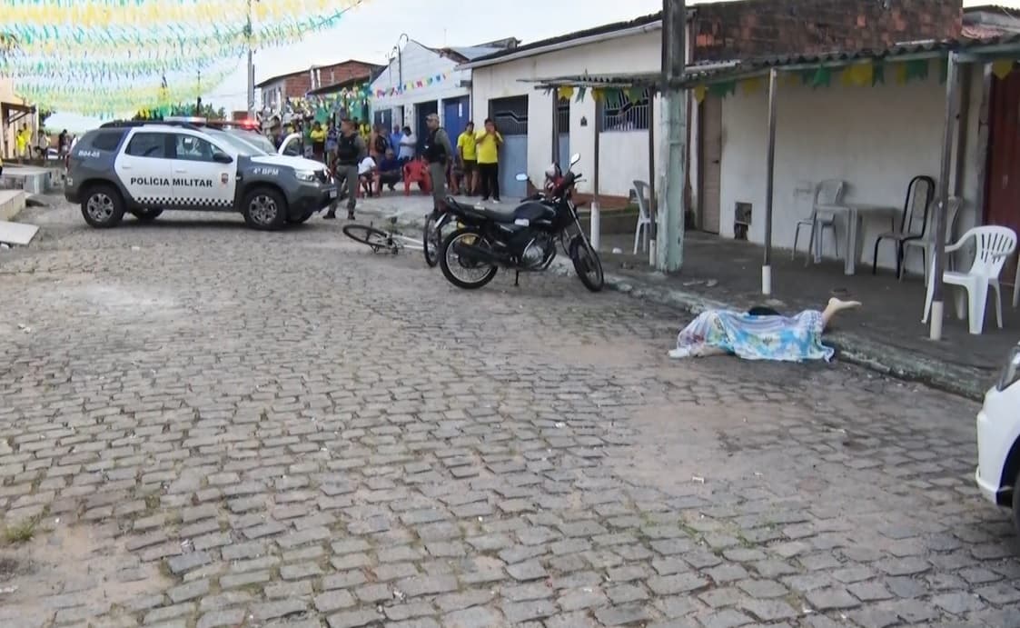 Homem é morto a tiros enquanto assistia jogo do Brasil na zona Norte de Natal