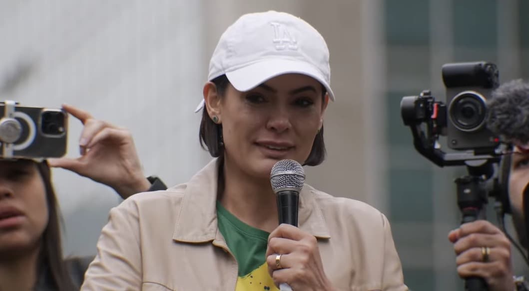 Michelle afirma que apoiará campanha de Flávio no "momento certo"